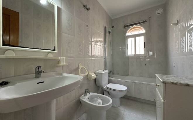 Herverkoop - Dúplex -
La Mata - Costa Blanca