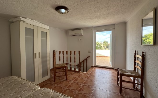 Herverkoop - Dúplex -
La Mata - Costa Blanca