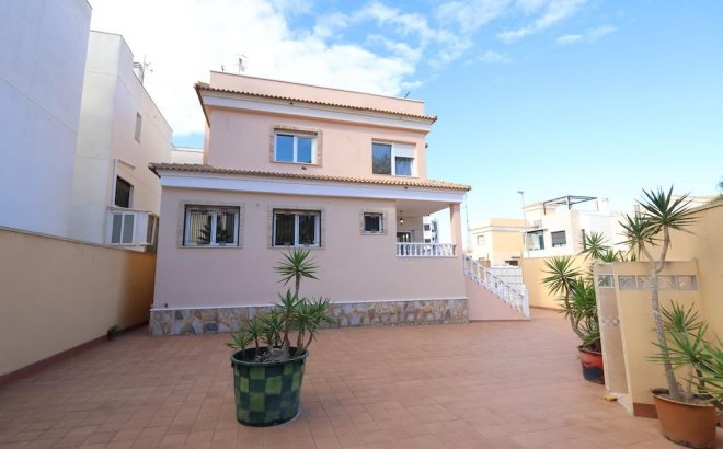 Herverkoop - Villa -
Orihuela Costa - Costa Blanca