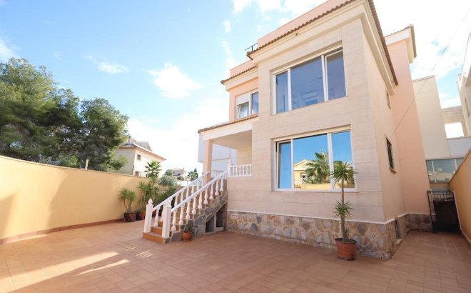 Herverkoop - Villa -
Orihuela Costa - Costa Blanca
