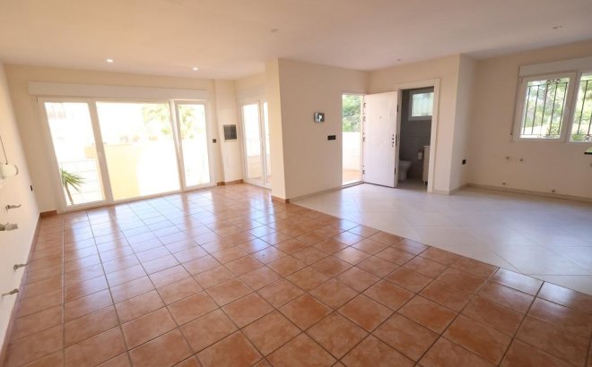 Herverkoop - Villa -
Orihuela Costa - Costa Blanca