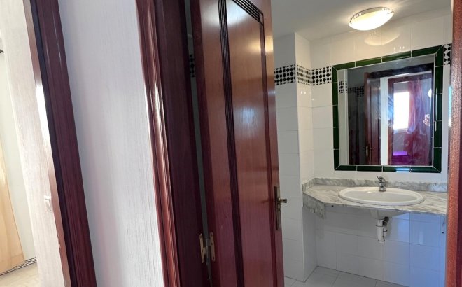 Herverkoop - Appartement -
Torrevieja - Playa de los Locos