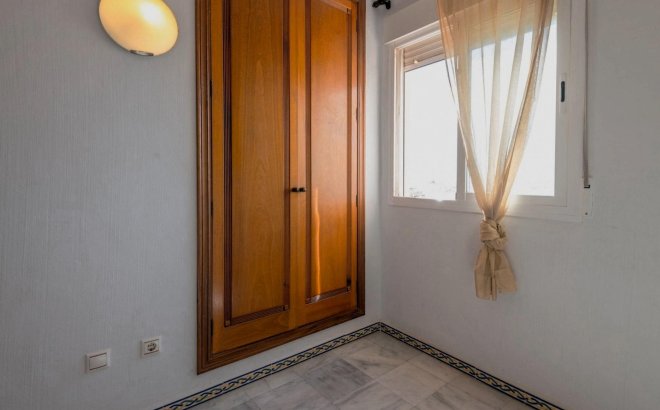 Herverkoop - Appartement -
Torrevieja - Playa de los Locos