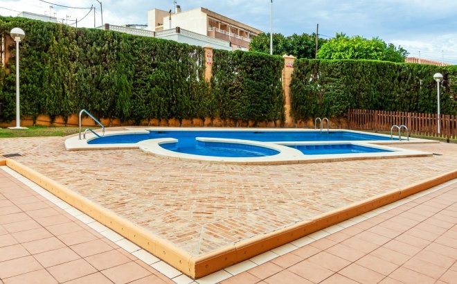 Herverkoop - Appartement -
Torrevieja - Playa de los Locos