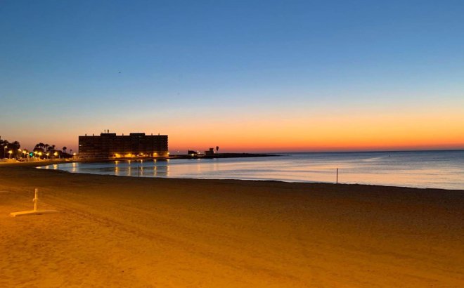 Herverkoop - Appartement -
Torrevieja - Playa de los Locos