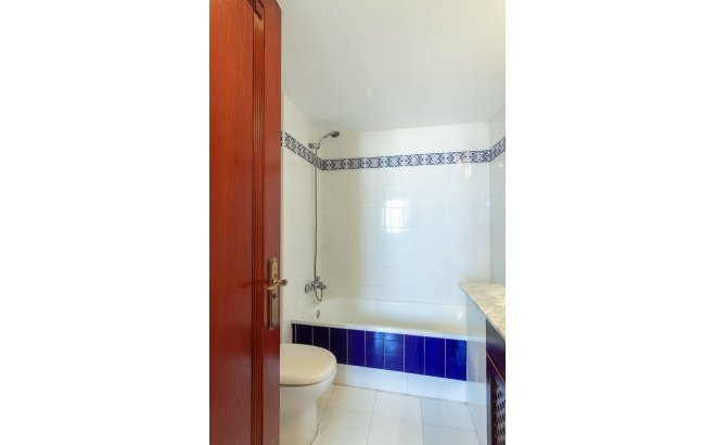 Revente - Appartement -
Torrevieja - Playa de los Locos
