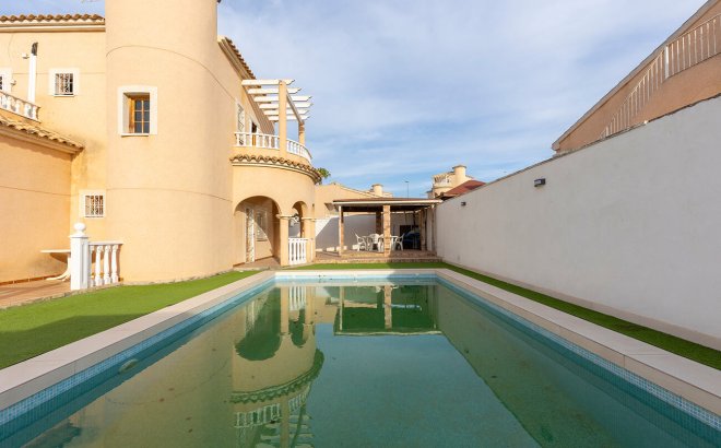 Revente - Villa -
Ciudad Quesada