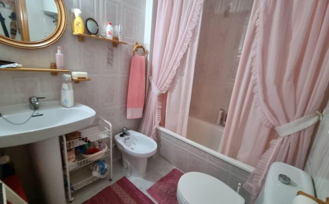 Herverkoop - Appartement -
Torrevieja - Playa del Cura