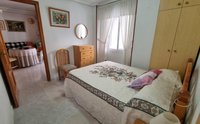 Herverkoop - Appartement -
Torrevieja - Playa del Cura
