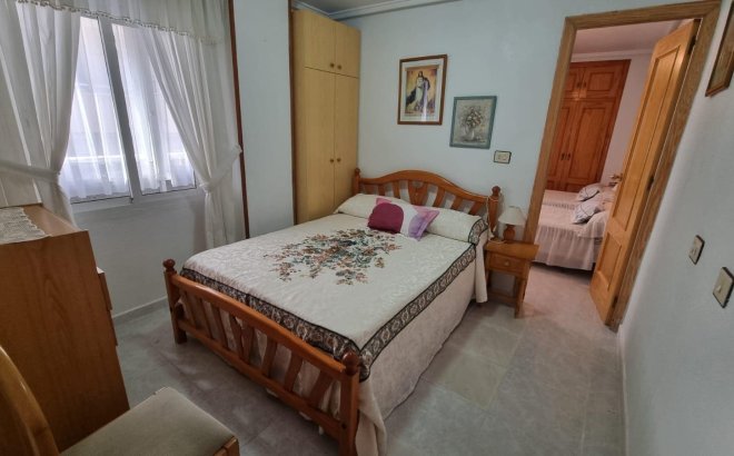 Herverkoop - Appartement -
Torrevieja - Playa del Cura