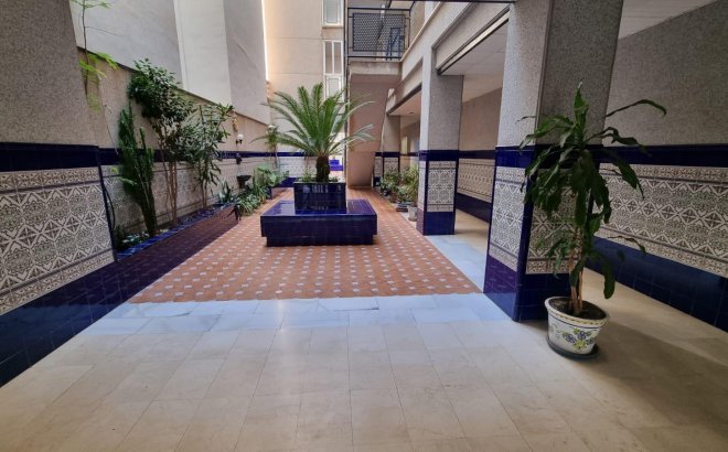 Herverkoop - Appartement -
Torrevieja - Playa del Cura