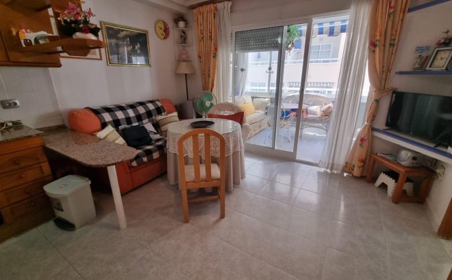 Herverkoop - Appartement -
Torrevieja - Playa del Cura