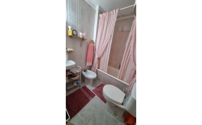 Herverkoop - Appartement -
Torrevieja - Playa del Cura