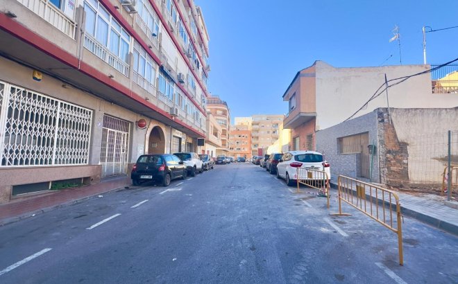 Resale - Apartment -
Torrevieja - Centro