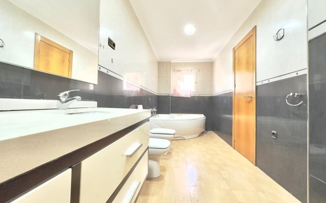 Resale - Apartment -
Torrevieja - Centro