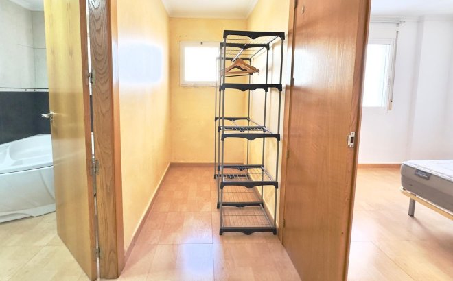 Resale - Apartment -
Torrevieja - Centro