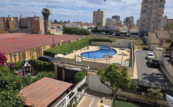 Herverkoop - Town House -
Torrevieja - Calas Blanca