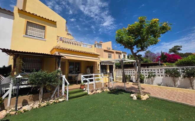 Herverkoop - Town House -
Torrevieja - Calas Blanca