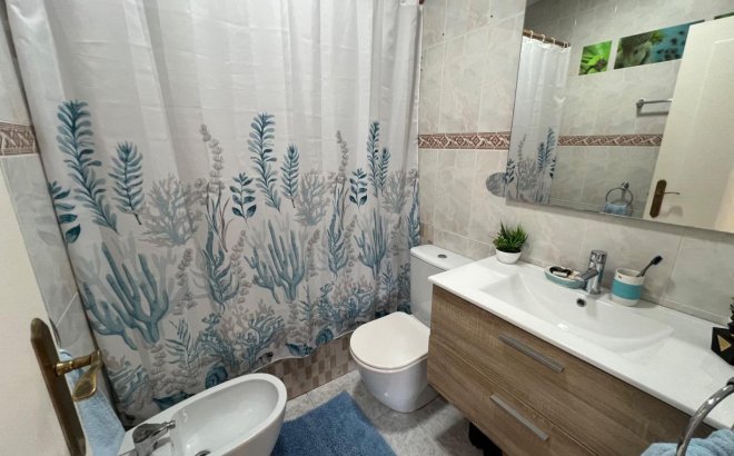 Herverkoop - Town House -
Torrevieja - Calas Blanca