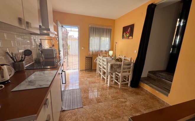 Herverkoop - Town House -
Torrevieja - Calas Blanca