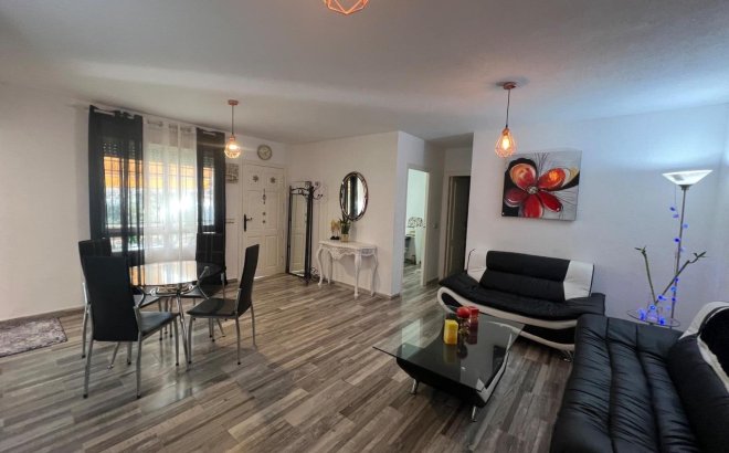 Herverkoop - Town House -
Torrevieja - Calas Blanca