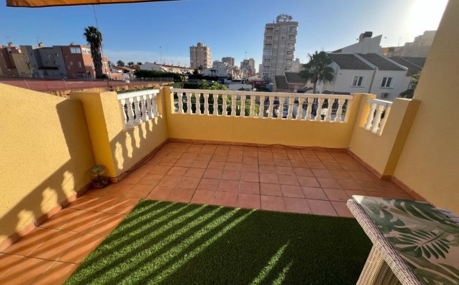 Herverkoop - Town House -
Torrevieja - Calas Blanca