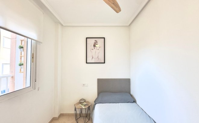 Herverkoop - Appartement -
Torrevieja - Centro