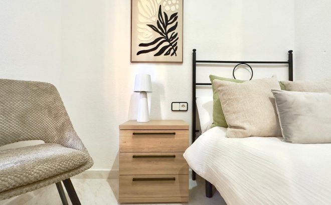 Herverkoop - Appartement -
Torrevieja - Playa del Cura