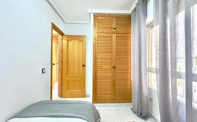 Herverkoop - Appartement -
Torrevieja - Playa del Cura