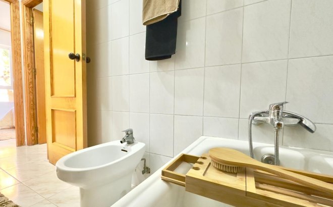 Herverkoop - Appartement -
Torrevieja - Playa del Cura