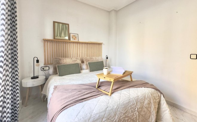 Herverkoop - Appartement -
Torrevieja - Playa del Cura