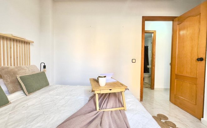 Herverkoop - Appartement -
Torrevieja - Playa del Cura