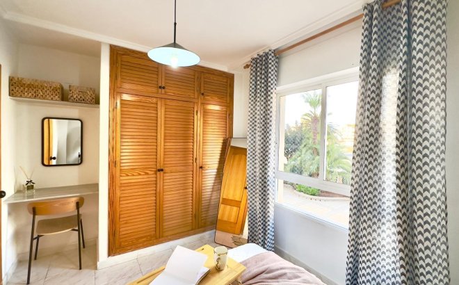 Herverkoop - Appartement -
Torrevieja - Playa del Cura