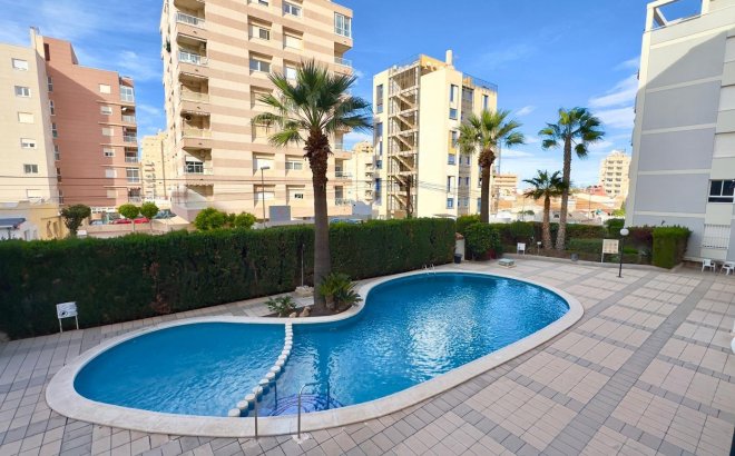 Herverkoop - Appartement -
Torrevieja - Playa del Cura