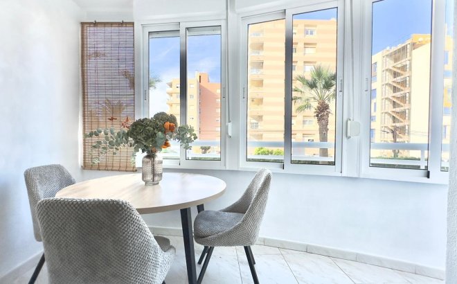 Herverkoop - Appartement -
Torrevieja - Playa del Cura