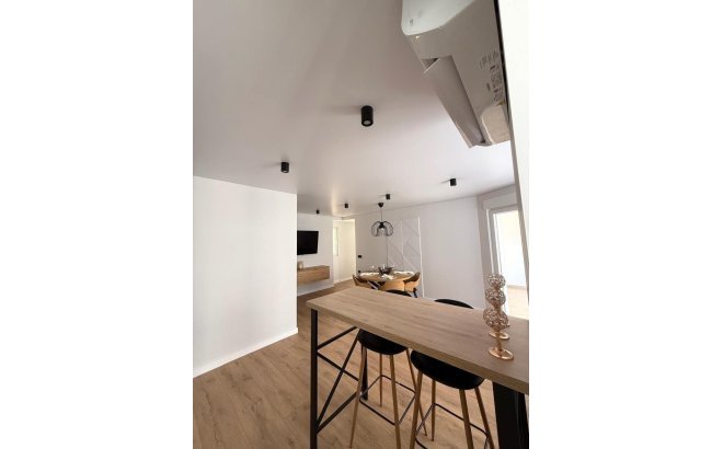 Revente - Appartement -
Torrevieja - Paseo Maritimo