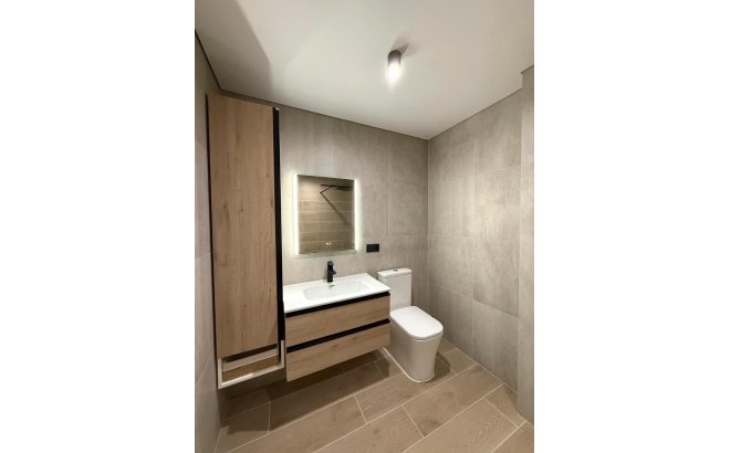 Revente - Appartement -
Torrevieja - Paseo Maritimo