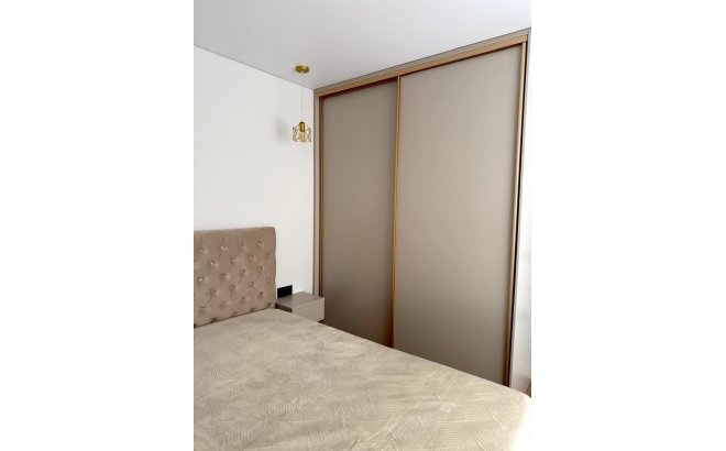 Revente - Appartement -
Torrevieja - Paseo Maritimo