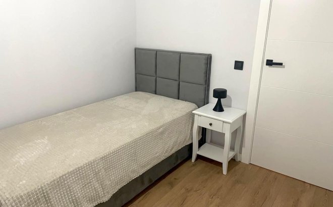 Revente - Appartement -
Torrevieja - Paseo Maritimo