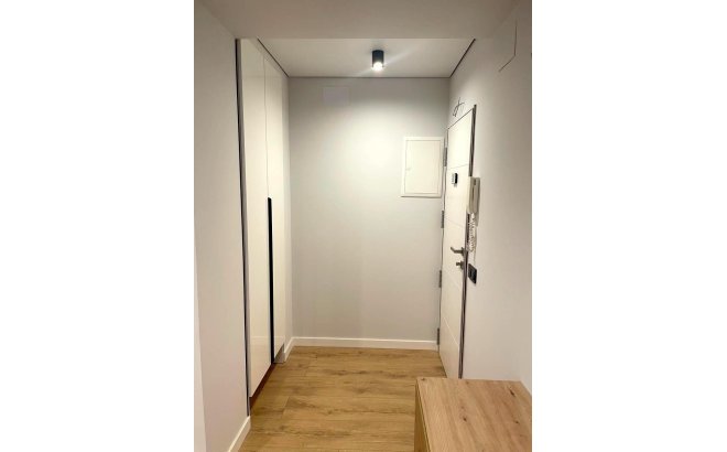 Revente - Appartement -
Torrevieja - Paseo Maritimo