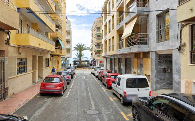 Revente - Appartement -
Torrevieja - Paseo Maritimo