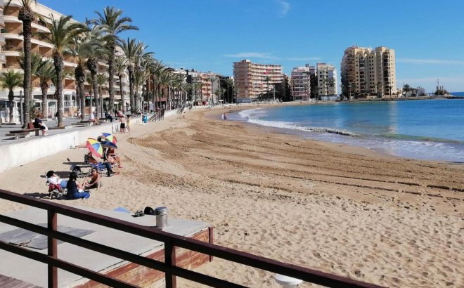 Revente - Appartement -
Torrevieja - Paseo Maritimo