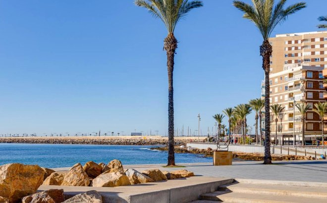 Revente - Appartement -
Torrevieja - Paseo Maritimo
