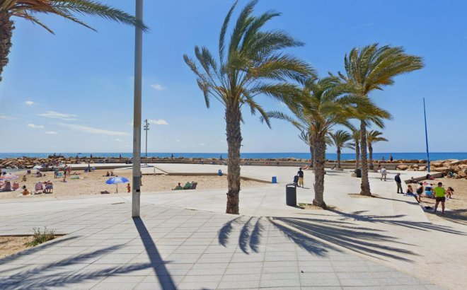 Revente - Appartement -
Torrevieja - Paseo Maritimo