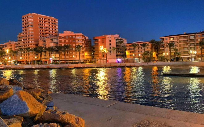 Revente - Appartement -
Torrevieja - Paseo Maritimo