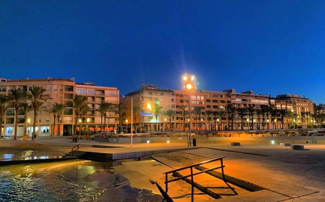 Revente - Appartement -
Torrevieja - Paseo Maritimo