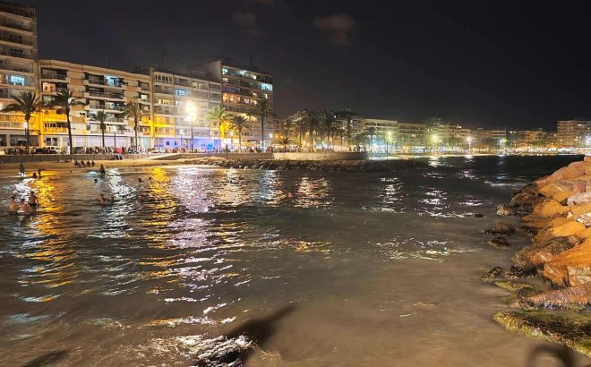 Revente - Appartement -
Torrevieja - Paseo Maritimo