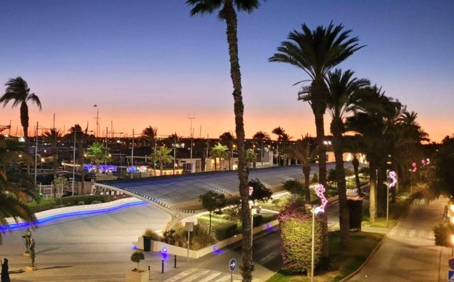 Revente - Appartement -
Torrevieja - Paseo Maritimo