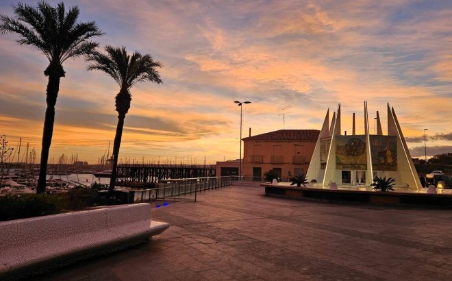 Revente - Appartement -
Torrevieja - Paseo Maritimo