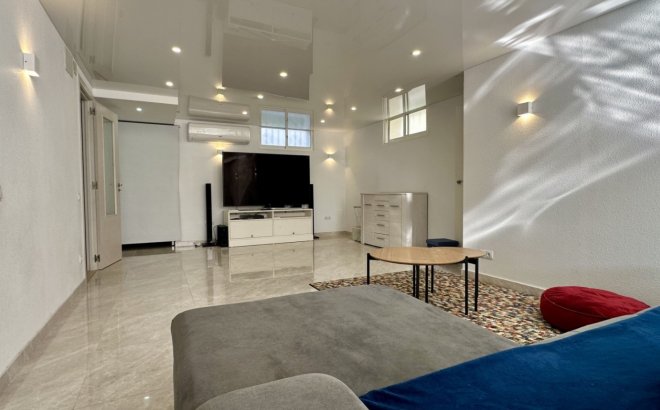 Resale - Villa -
Orihuela Costa - Costa Blanca